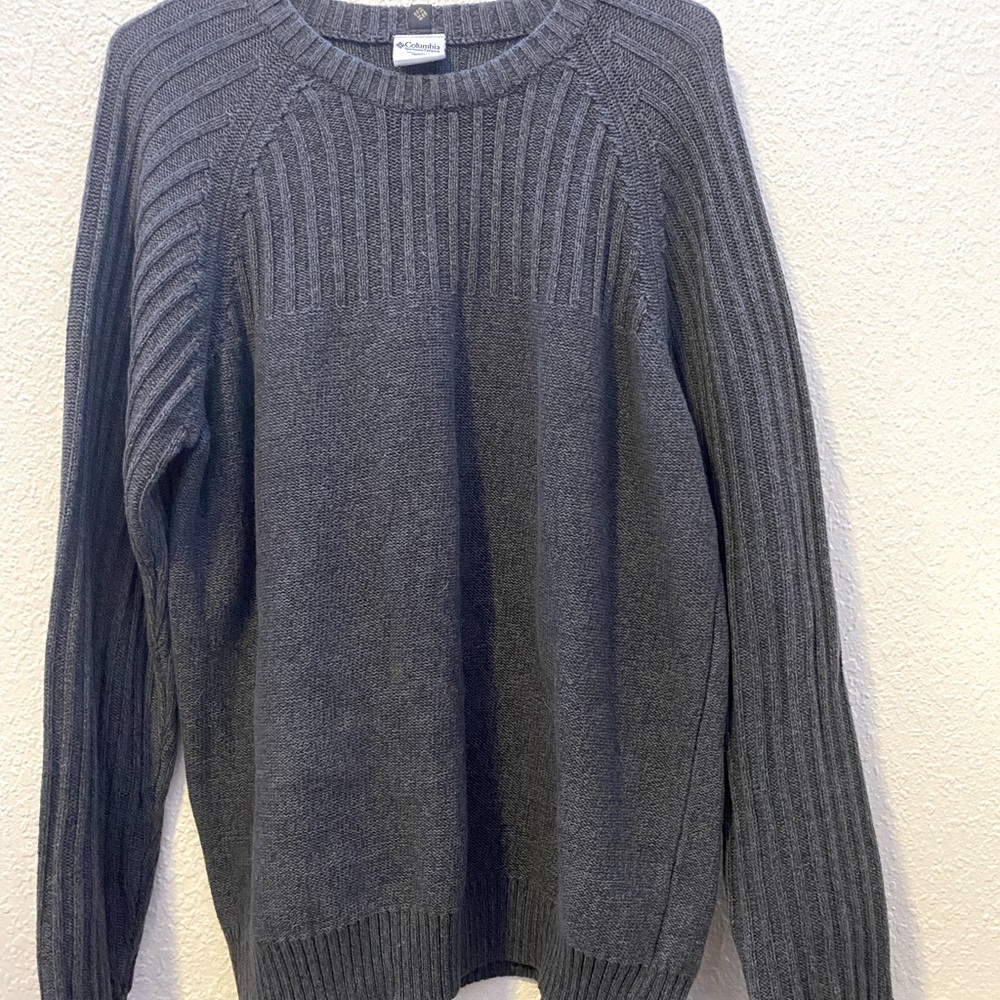 Men’s Columbia brand large size knit grey sweater